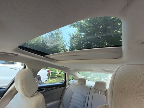 Used 2020 Ford Fusion SE FWD image 7