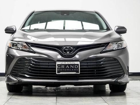 Used 2020 Toyota Camry LE FWD image 7