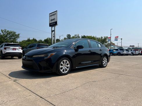 Used 2024 Toyota Corolla LE FWD image 7