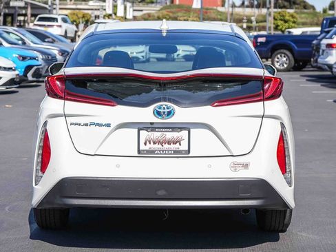 Used 2018 Toyota Prius Prime Advanced FWD image 7