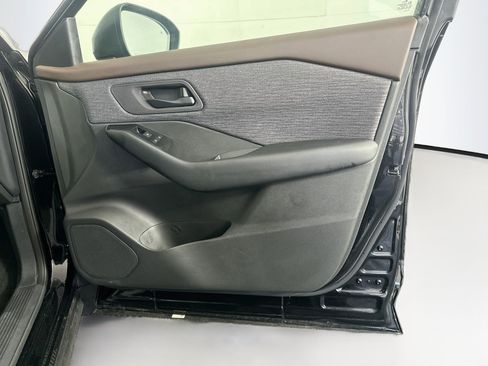 Used 2023 Nissan Rogue S FWD image 31
