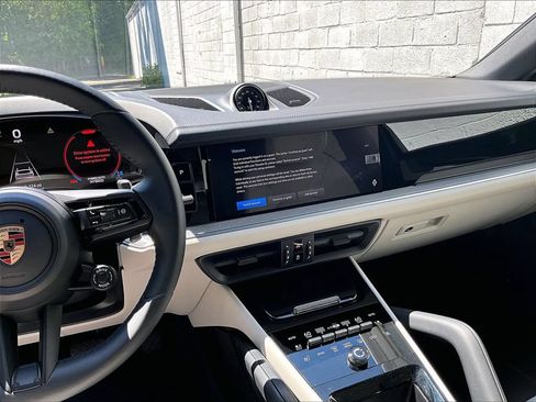 Certified 2025 Porsche Cayenne E-Hybrid Coupe AWD/4WD image 10