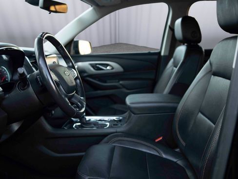 Used 2021 Chevrolet Traverse RS image 2