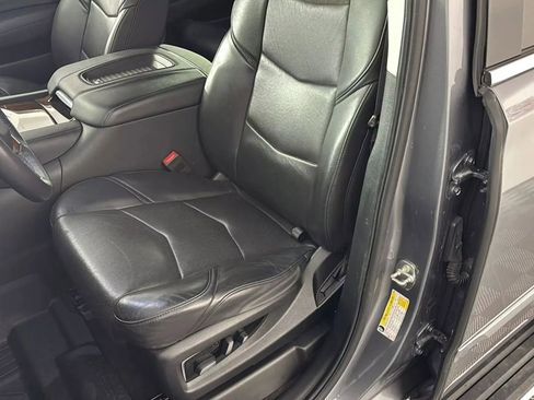 Used 2020 Cadillac Escalade Premium Luxury w/ LPO, Radiant Package image 38