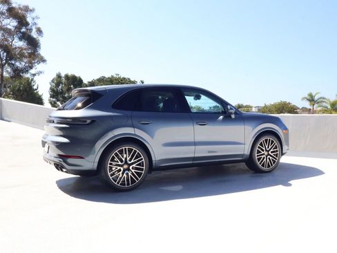 New 2026 Porsche Cayenne AWD/4WD image 8