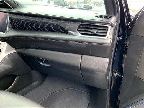 Used 2023 GMC Yukon XL Denali w/ Denali Reserve Package image 18