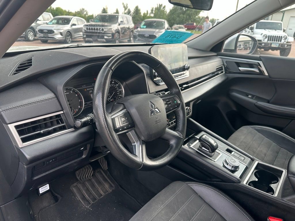Used 2024 Mitsubishi Outlander SE AWD/4WD image 12