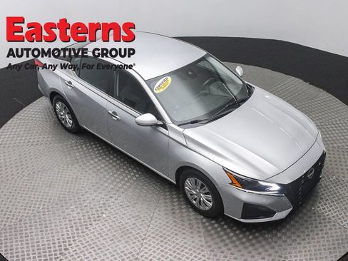 Used 2023 Nissan Altima 2.5 S FWD image 3
