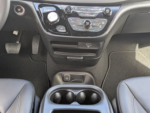 New 2026 Chrysler Voyager LX image 18