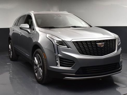 Used 2025 Cadillac XT5 Premium Luxury FWD image 2
