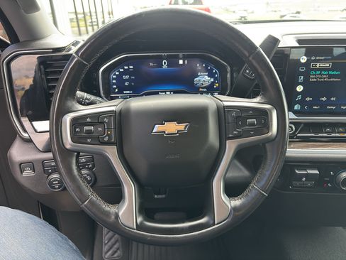 Used 2022 Chevrolet Silverado 1500 LT AWD/4WD image 15
