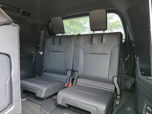 Used 2024 Lexus LX 600 4WD w/ Premium Package image 17