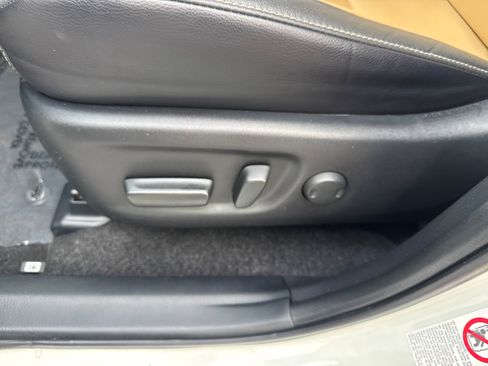 Used 2018 Toyota RAV4 Limited AWD/4WD image 4