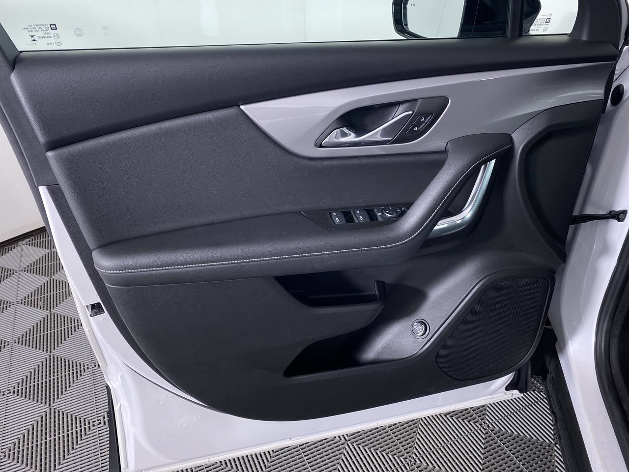 Certified 2025 Chevrolet Blazer LT w/ Convenience Package FWD image 11