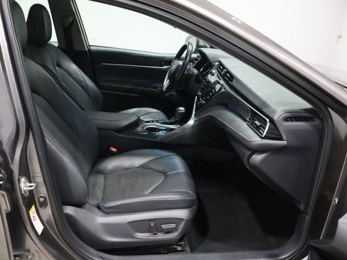 Used 2019 Toyota Camry XSE image 23
