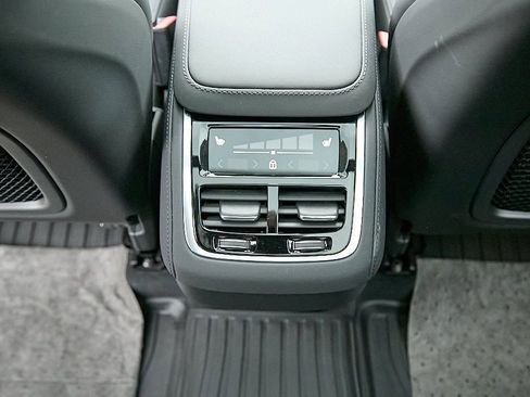 New 2026 Volvo XC90 B6 Plus w/ Protection Package Premier image 24