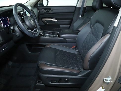 Certified 2024 Nissan Pathfinder Platinum image 22