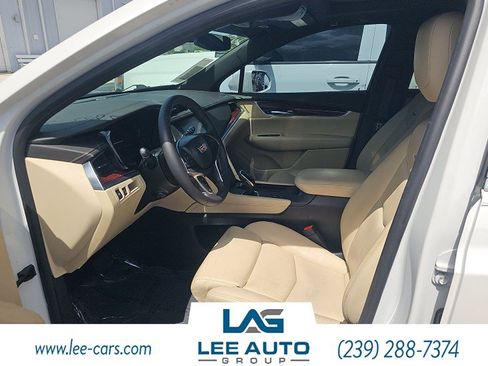 Used 2017 Cadillac XT5 Premium Luxury w/ Driver Assist Package FWD image 5