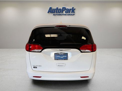 Used 2020 Chrysler Voyager LX FWD image 6
