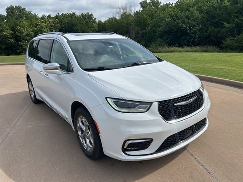 Used 2021 Chrysler Pacifica Limited w/ Premium & Safety Sphere Group AWD/4WD image 6