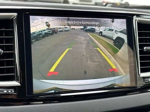Certified 2024 Chrysler Pacifica Touring-L FWD image 3