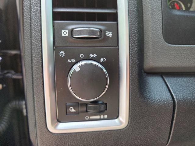 Used 2016 RAM 1500 Classic SLT AWD/4WD image 19