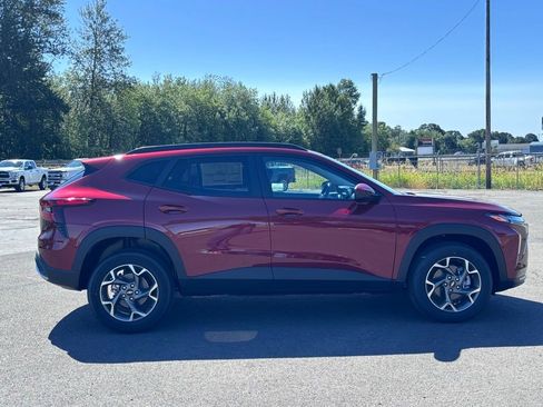 New 2025 Chevrolet Trax LT image 17