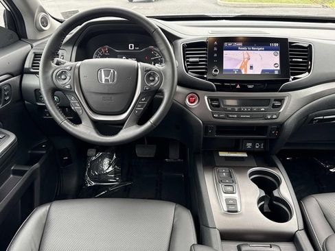Used 2023 Honda Ridgeline RTL-E image 3
