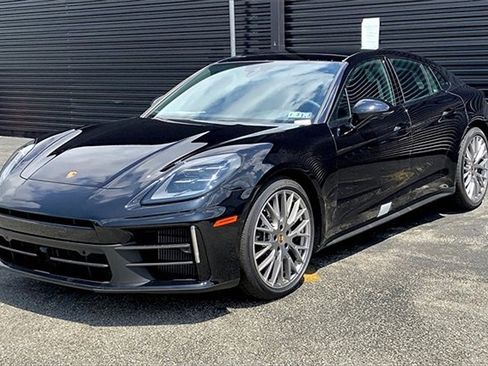 New 2025 Porsche Panamera 4 image 1