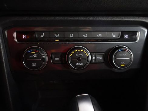 Used 2021 Volkswagen Tiguan SE R-Line image 40