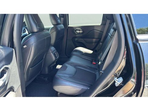 Used 2014 Jeep Cherokee Trailhawk w/ Cold Weather Group AWD/4WD image 11