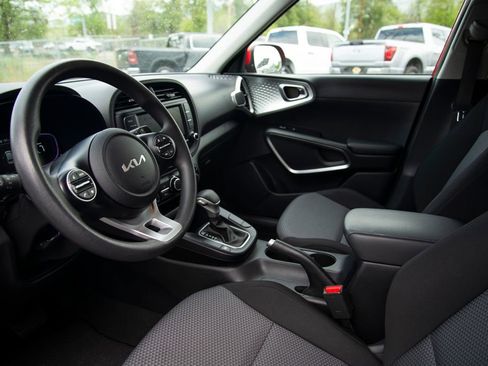 Used 2023 Kia Soul LX w/ LX Technology Package FWD image 10