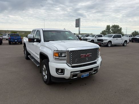 Used 2016 GMC Sierra 2500 Denali w/ Duramax Plus Package AWD/4WD image 6