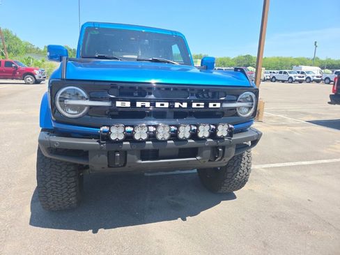Used 2022 Ford Bronco Outer Banks image 2