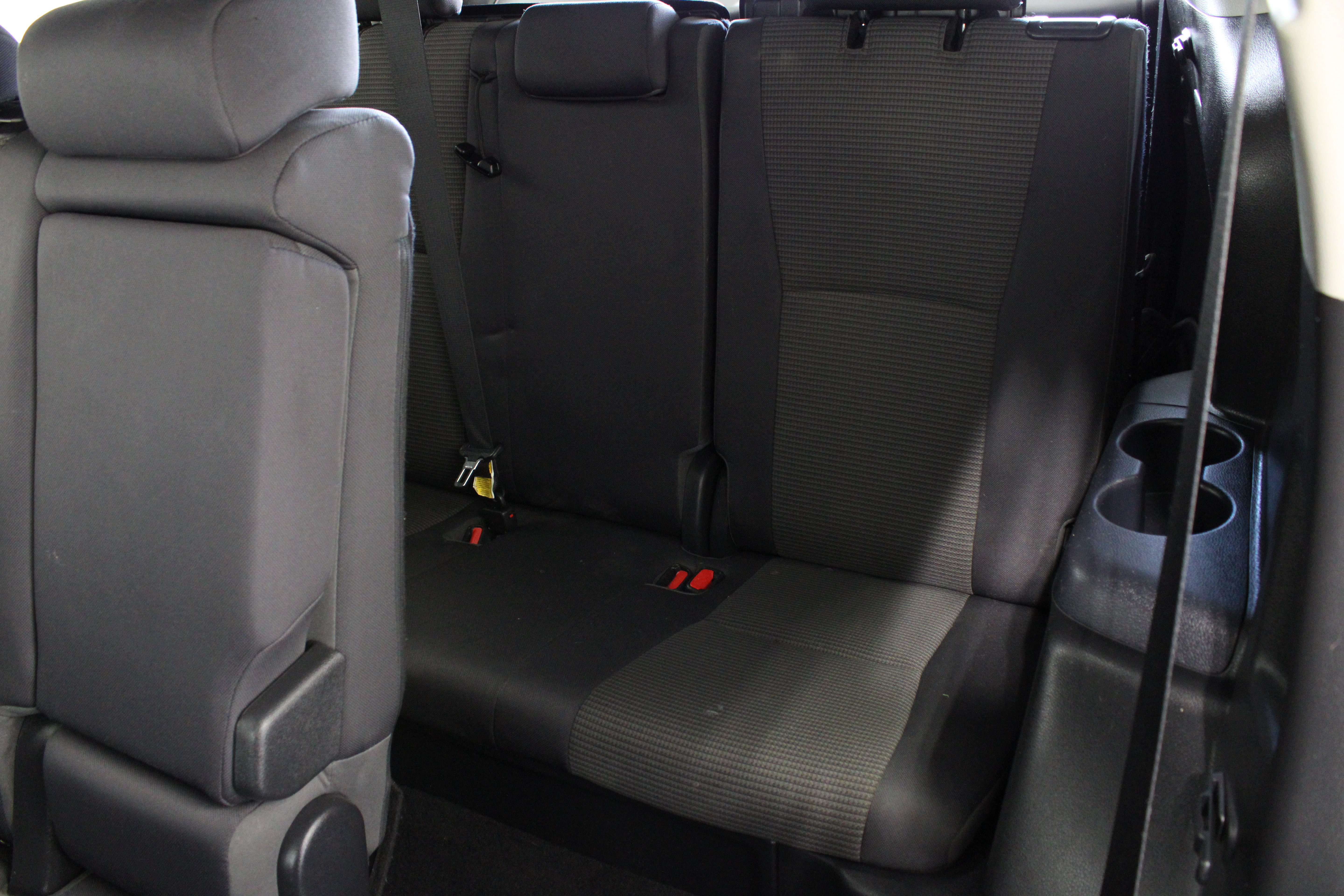 Used 2023 Toyota Highlander LE FWD image 31