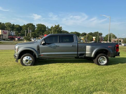 Used 2026 Ford F450 Platinum w/ FX4 Off-Road Package AWD/4WD image 3