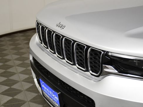 Used 2021 Jeep Grand Cherokee L Limited w/ Trailer Tow Group (B) AWD/4WD image 11