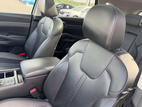 Used 2022 Kia Sorento S w/ Panoramic Sunroof Package AWD/4WD image 11