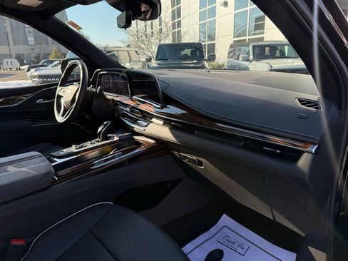 Used 2024 Cadillac Escalade ESV Premium Luxury image 20