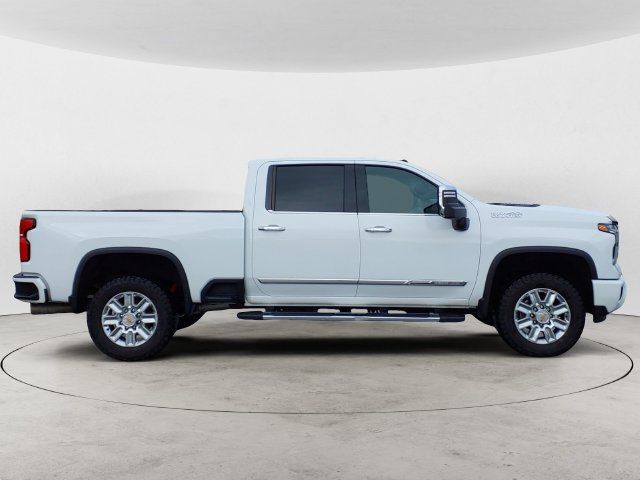 Used 2024 Chevrolet Silverado 3500 High Country w/ High Country Premium Package AWD/4WD image 4