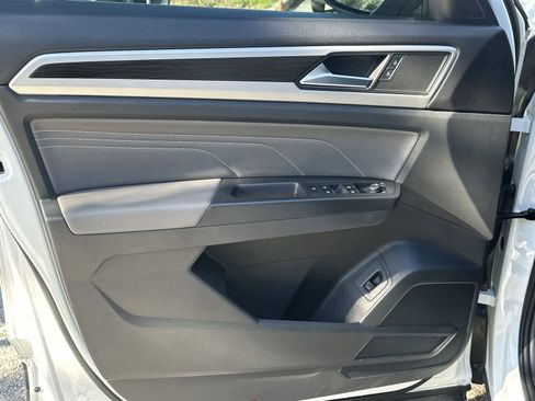 Used 2023 Volkswagen Atlas SE image 28