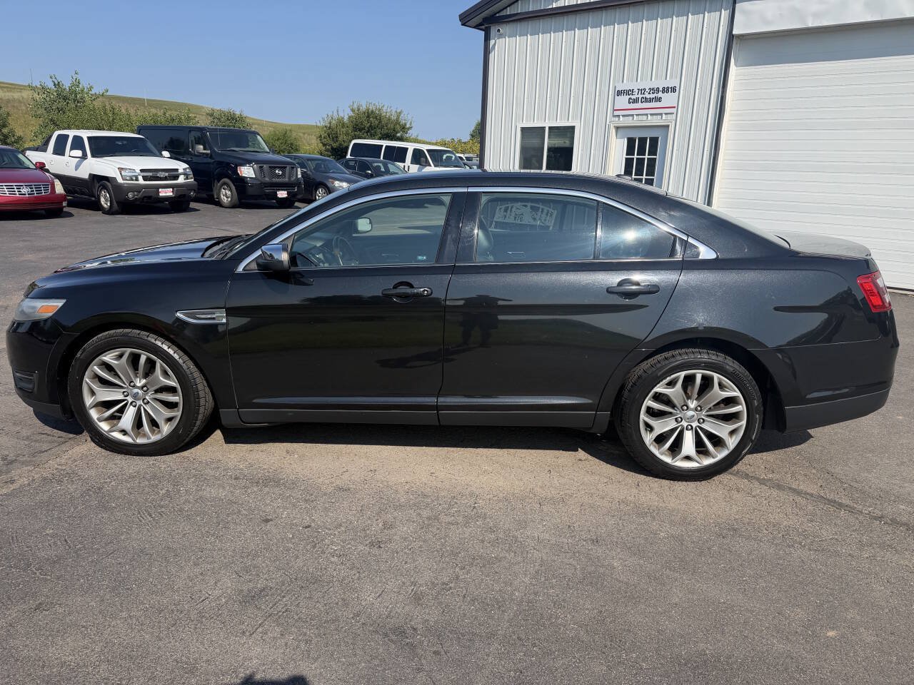 Used 2014 Ford Taurus Limited FWD image 2