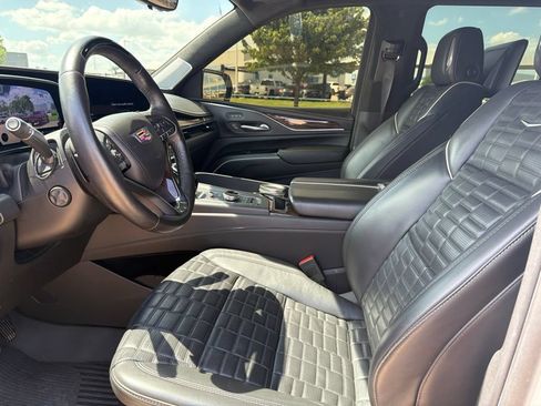 Used 2023 Cadillac Escalade Sport Platinum w/ LPO, ONYX Package AWD/4WD image 7