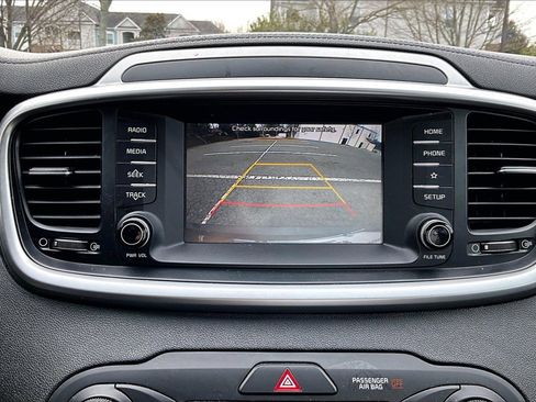 Used 2020 Kia Sorento LX image 13