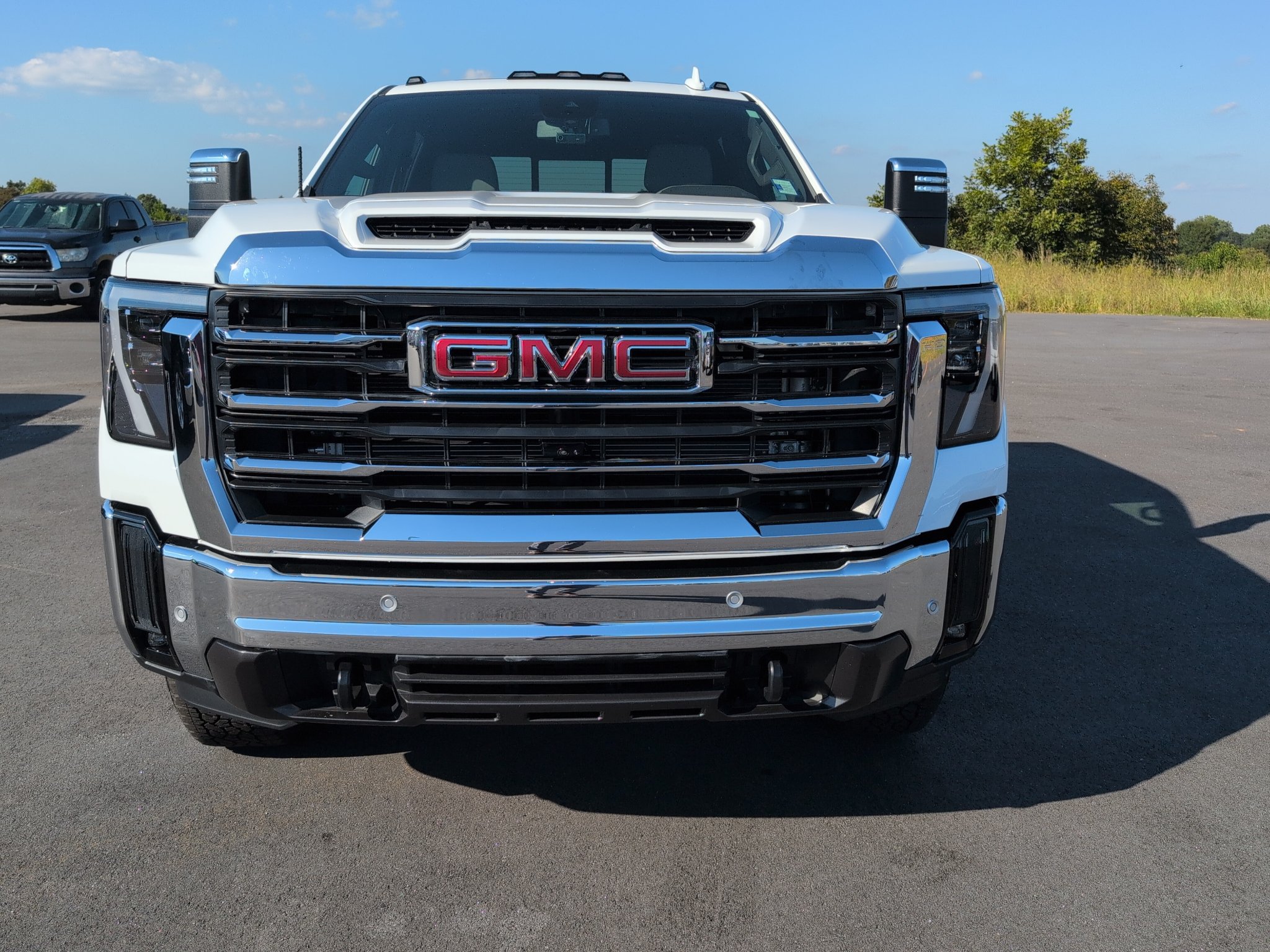Used 2025 GMC Sierra 2500 SLT w/ SLT Premium Package AWD/4WD image 10