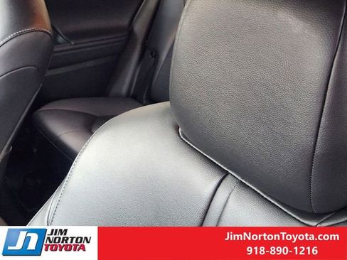 Used 2025 Toyota Highlander XLE FWD image 17