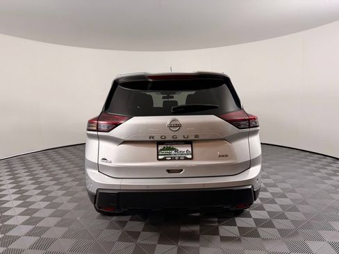 Used 2025 Nissan Rogue SV AWD/4WD image 9