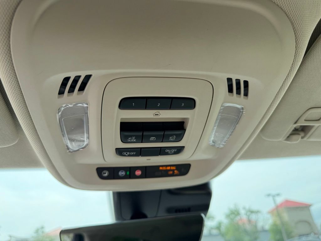 Used 2022 Buick Envision Avenir w/ Technology Package II FWD image 32