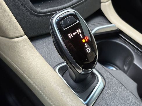 Used 2018 Cadillac XT5 FWD image 23