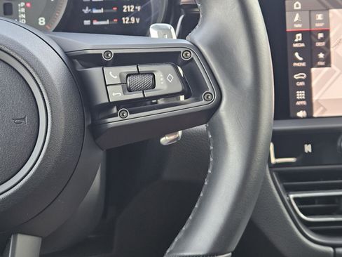 Certified 2025 Porsche Macan image 27